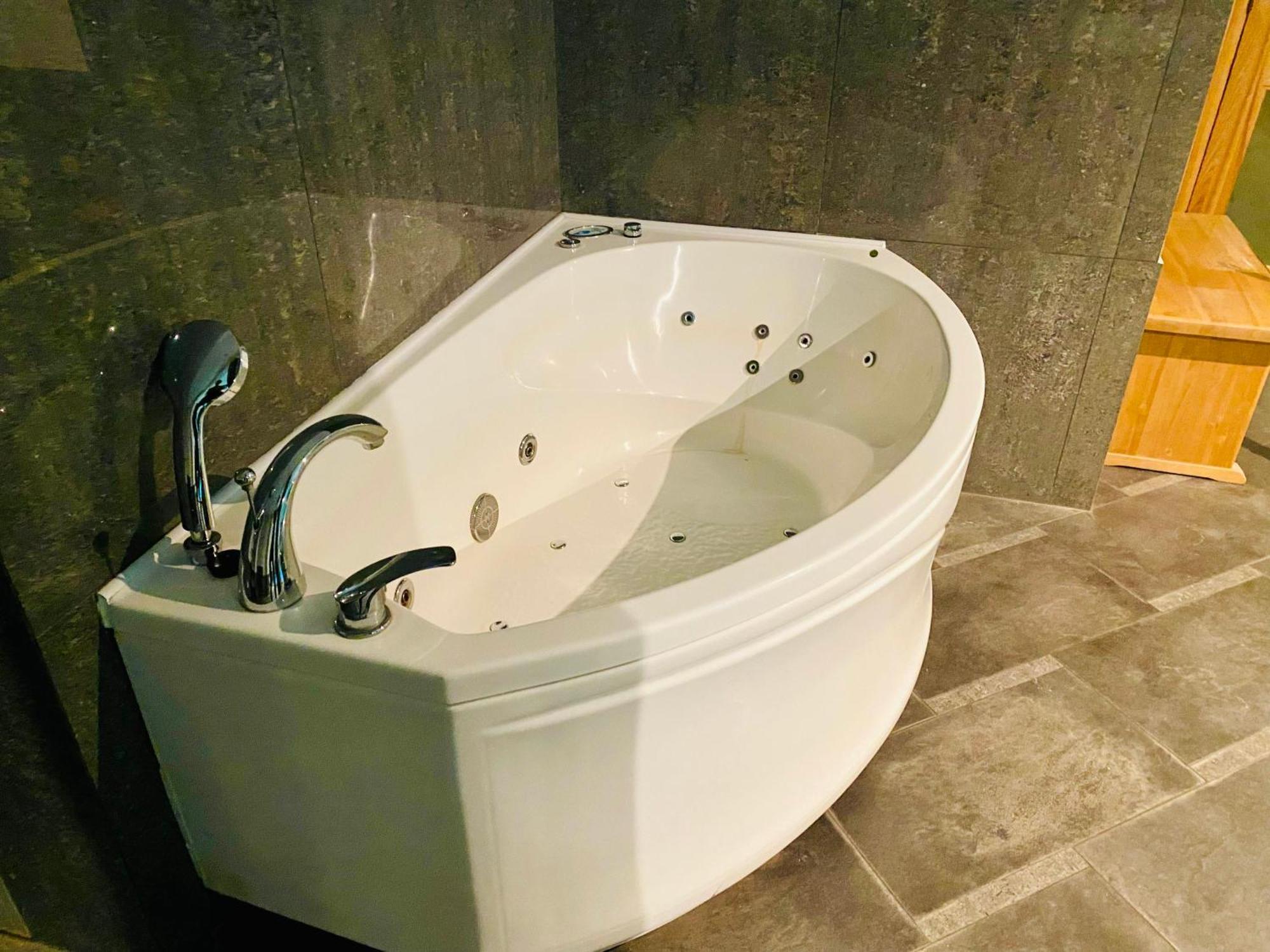 Spacious House With Indoor Pool & Sauna. Ādaži Екстериор снимка